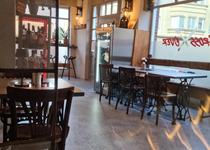 Hostel 1A Hotel Zimmer Frei